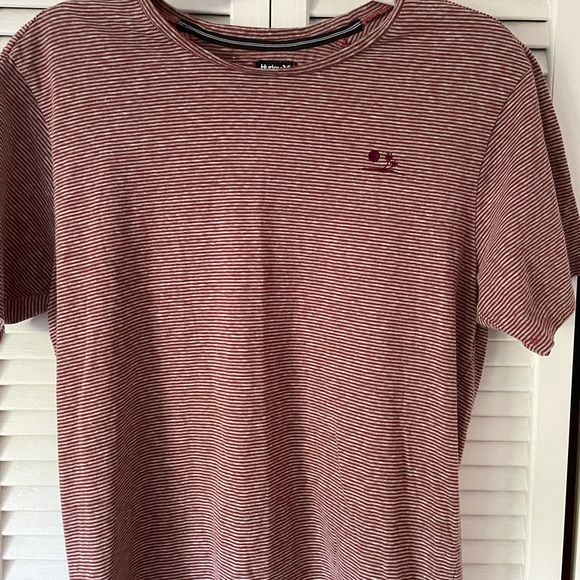 Hurley Lightweight Tee size Medium - Picture 1 of 3
